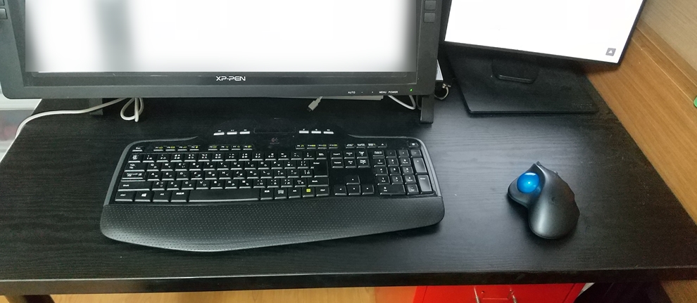 フルキーボードだと半分近く占領されてしまう・・・